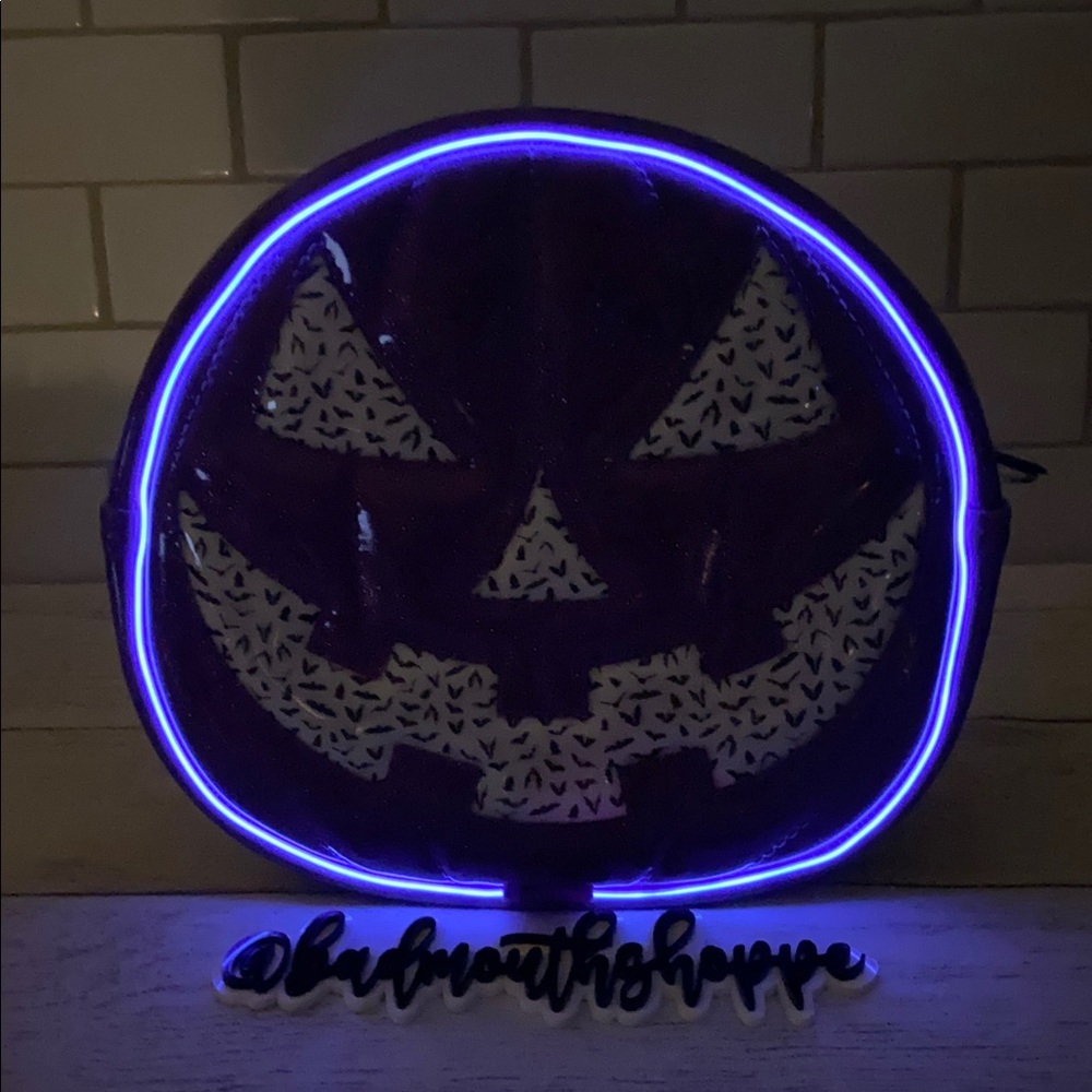 *Double K Originals OOAK Purple Light Up Pumpkin with GITD Bats Purse Bag Set - Picture 4 of 16